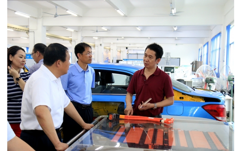 烏蘭察布副市長于海宇一行考察我司風(fēng)向標(biāo)，對接ppp模式／校企合作